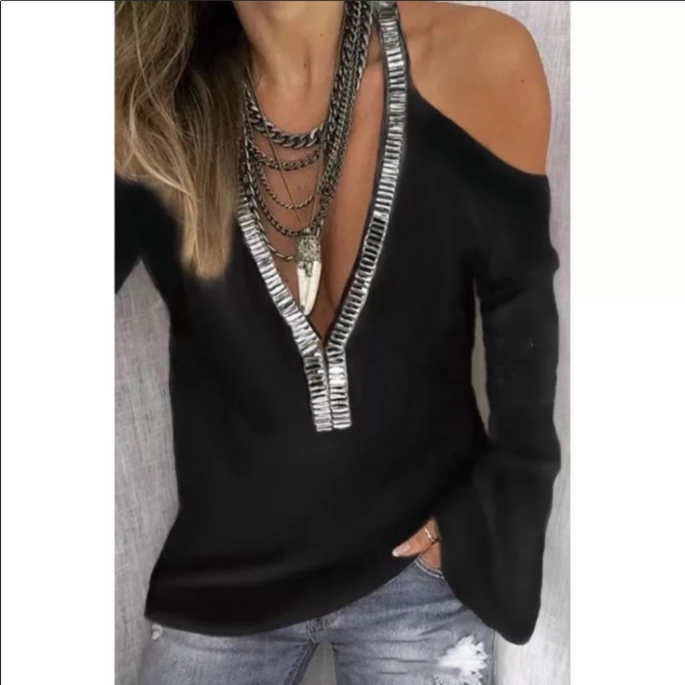🌺Very pretty deep V-neck sz S NWT